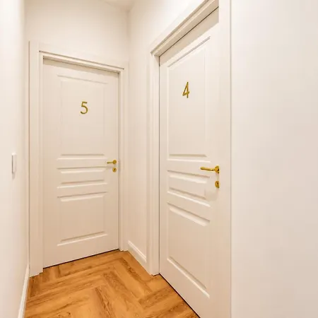 Boutique 81 - Spanish Steps