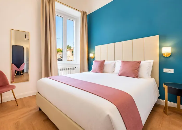 Boutique 81 - Spanish Steps 4*