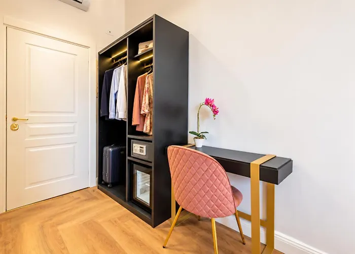 Boutique 81 - Spanish Steps 4* Roma