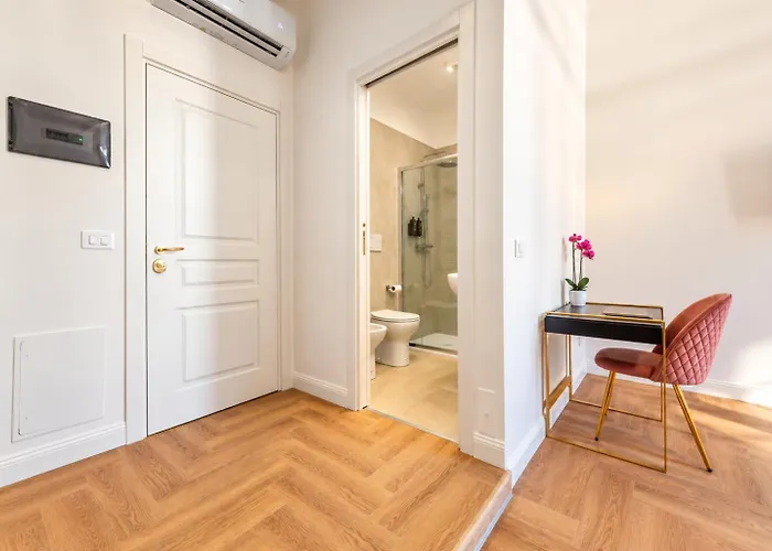 Boutique 81 - Spanish Steps 4*