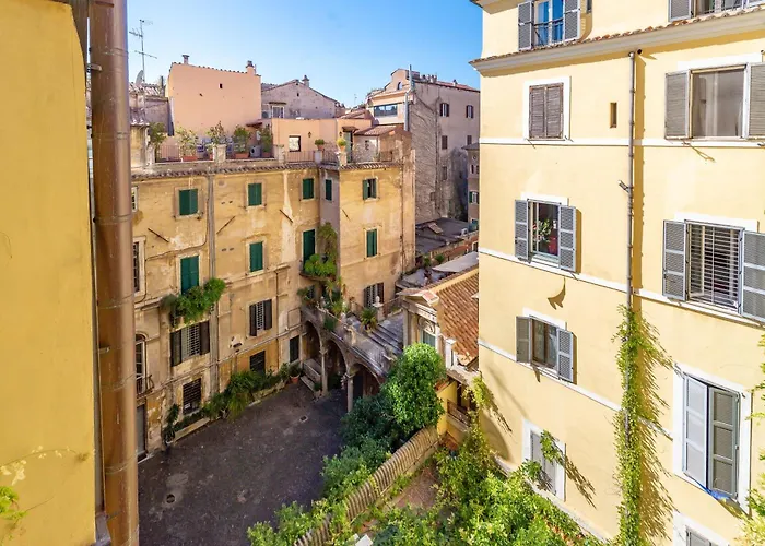 Affittacamere Boutique 81 - Spanish Steps 4*